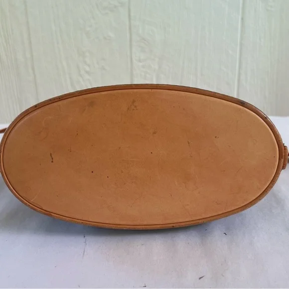 Louis Vuitton Drouot Crossbody Bag - Picture 6 of 12